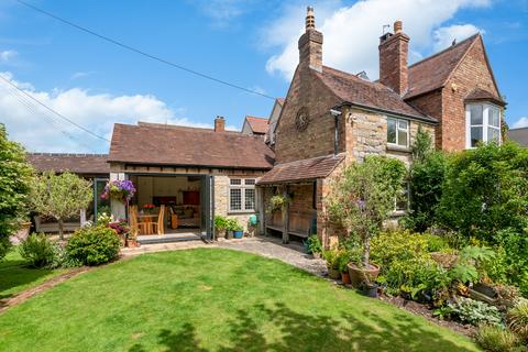 4 bedroom detached house for sale, Main Street Offenham, Worcestershire, WR11 8QD