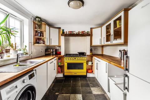 10 Spring Gardens, Dorking, RH4 1EE