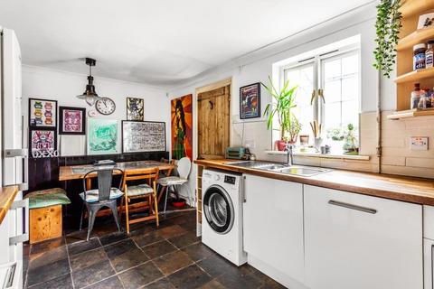 10 Spring Gardens, Dorking, RH4 1EE
