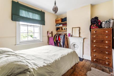 10 Spring Gardens, Dorking, RH4 1EE