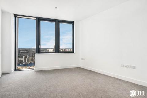 2 bedroom flat to rent, Amory Tower, London E14