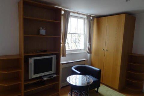 Studio to rent, Cartwright Gardens, Bloomsbury, London, WC1H