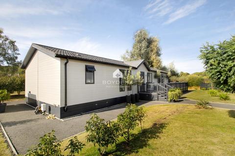 2 bedroom lodge for sale, Maldon CM9