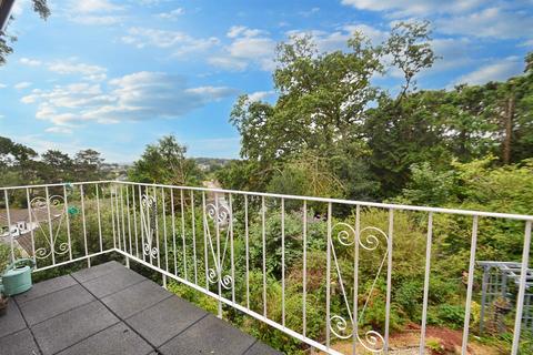 2 bedroom flat for sale, Broadstone