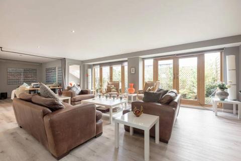 2 bedroom flat for sale, Commercial Street, Edinburgh