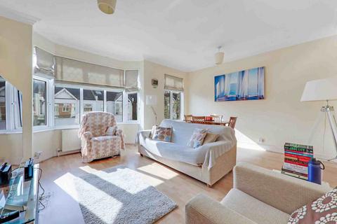 2 bedroom flat to rent, Royston Road, Penge