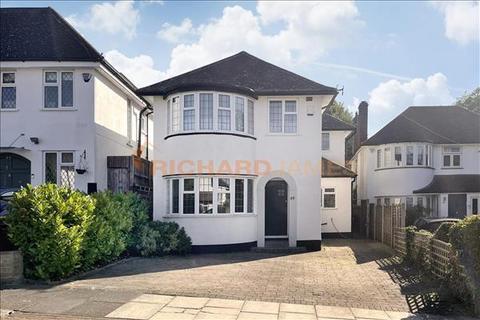 40 Tretawn Gardens, London, NW7 4NR