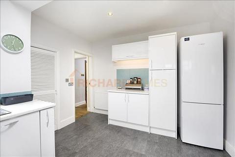 40 Tretawn Gardens, London, NW7 4NR