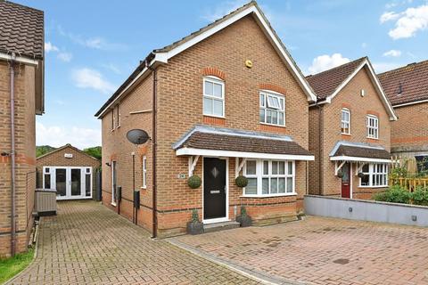 3 bedroom detached house to rent, Redwell Avenue, Bexhill-on-Sea, TN39