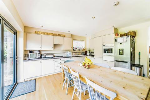 3 bedroom detached house to rent, New Dover Road, Kent CT1