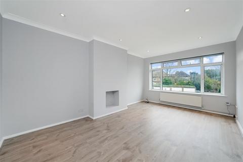 2 bedroom maisonette to rent, Warren Road, London E4