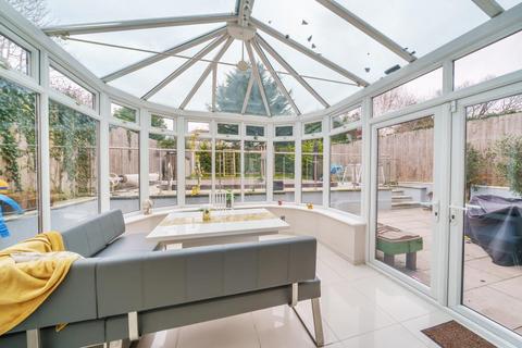 4 bedroom detached house for sale, Tillingbourne Gardens,  Finchley,  N3