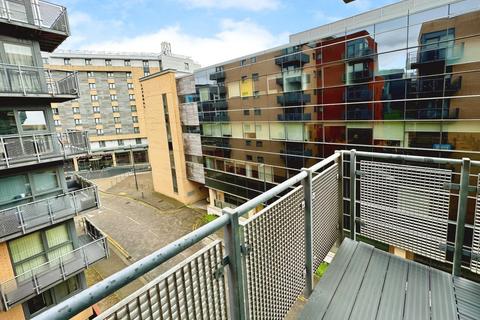 2 bedroom flat to rent, City Walk, Leeds, West Yorkshire, LS11