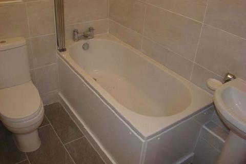 1 bedroom flat for sale, Abbotswood Way, Hayes, Middlesex, UB3 3PG