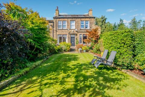 4 bedroom end of terrace house for sale, Moorview, Armley, Leeds