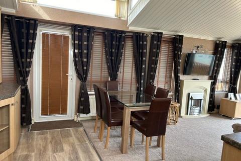 2 bedroom lodge for sale, Sand le Mere Holiday Park