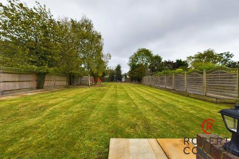 5 bedroom bungalow to rent, The Drive, Ickenham, UB10