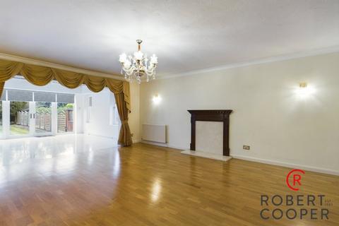 5 bedroom bungalow to rent, The Drive, Ickenham, UB10