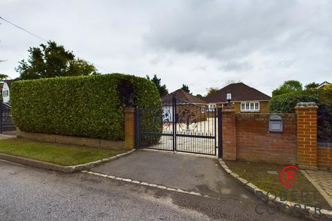 5 bedroom bungalow to rent, The Drive, Ickenham, UB10