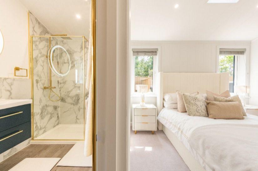 Master bedroom, en suite