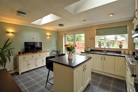 4 bedroom link detached house for sale, Blackthorn Road, South Wootton