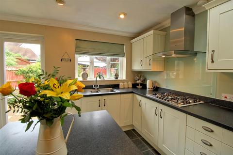 4 bedroom link detached house for sale, Blackthorn Road, South Wootton