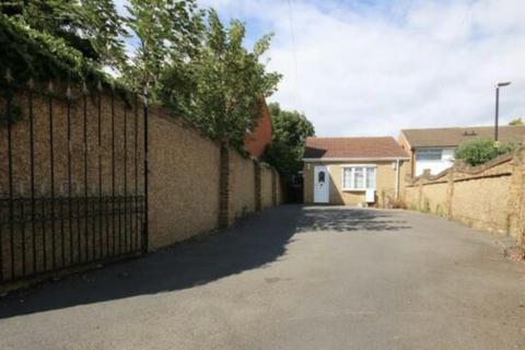 2 bedroom property with land for sale, Common Road, Slough SL3