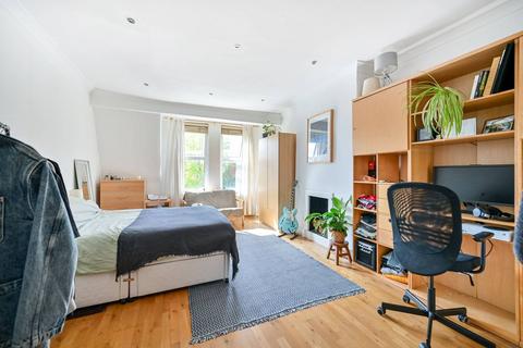 2 bedroom flat for sale, Clifden Road, Twickenham, TW1