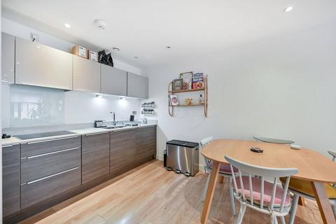 2 bedroom flat for sale, Sovereign House, Twickenham, TW1