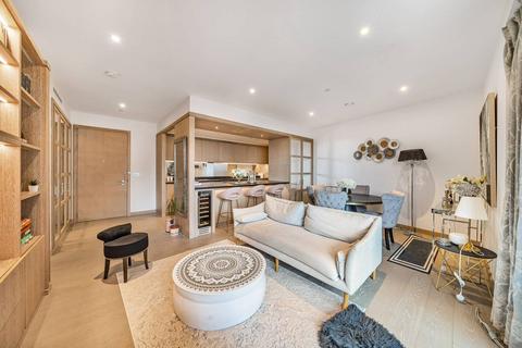 2 bedroom flat for sale, Legacy Building, Embassy Gardens, Nine Elms, London, SW11