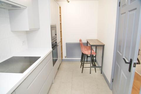 64 Hill View Drive, London, SE28 0LH