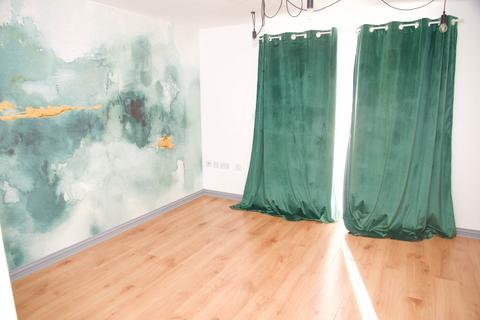 64 Hill View Drive, London, SE28 0LH