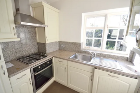 2 bedroom flat to rent, London N2