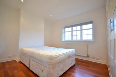 2 bedroom flat to rent, London N2