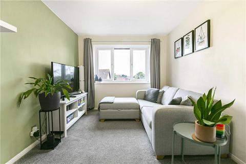 1 bedroom apartment for sale, Scotts Avenue, Sunbury-on-Thames, Surrey, TW16