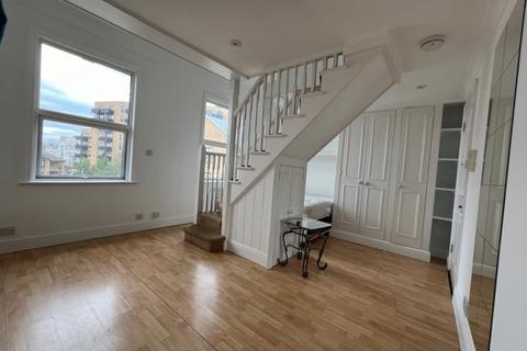 Studio to rent, Boston Road, Hanwell