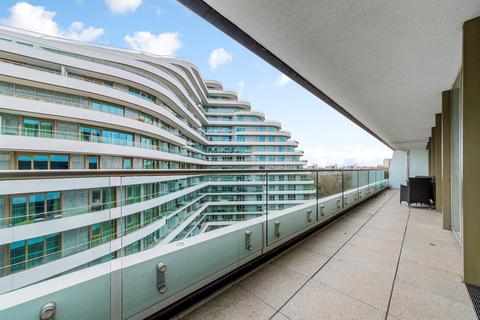 2 bedroom flat for sale, Altissima House, London, SW11