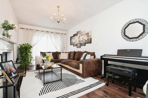 98 Arbury Hall Road, Shirley, Solihull, B90 4PZ