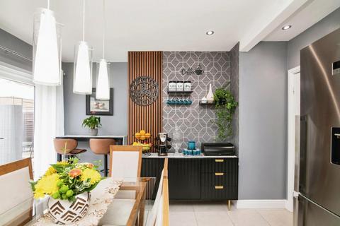 98 Arbury Hall Road, Shirley, Solihull, B90 4PZ