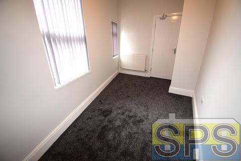 2 bedroom flat to rent, Darnley Street, Stoke-on-Trent ST4