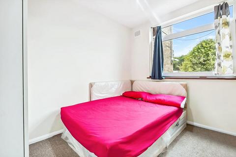 2 bedroom flat to rent, Nursery Road, Pinner, HA5