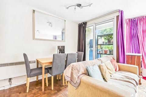 2 bedroom flat to rent, Nursery Road, Pinner, HA5