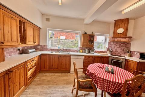 4 bedroom semi-detached house for sale, Lansdowne Avenue, Codsall, Wolverhampton