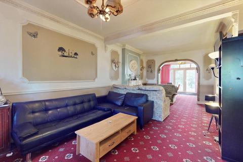 6 Adelaide Gardens, Romford, RM6 6SR
