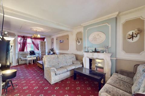 6 Adelaide Gardens, Romford, RM6 6SR