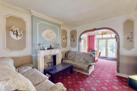 6 Adelaide Gardens, Romford, RM6 6SR
