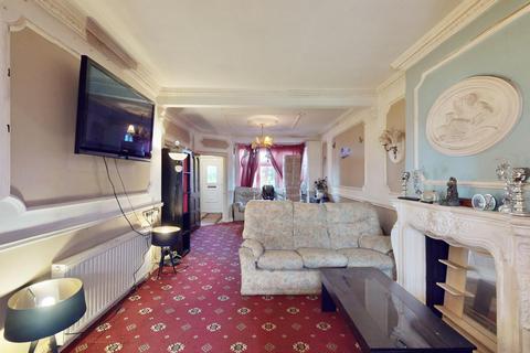 6 Adelaide Gardens, Romford, RM6 6SR