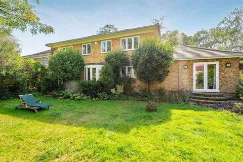 1 Brudenell, Windsor, SL4 4UR