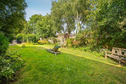 1 Brudenell, Windsor, SL4 4UR