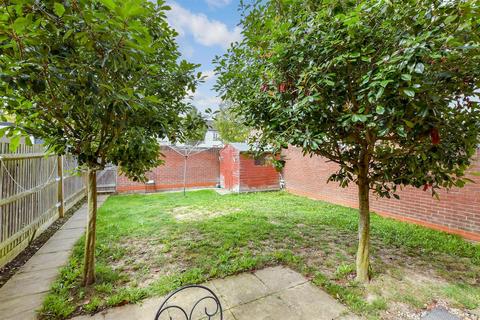 3 bedroom end of terrace house for sale, Finn Farm Road, Ashford, Kent